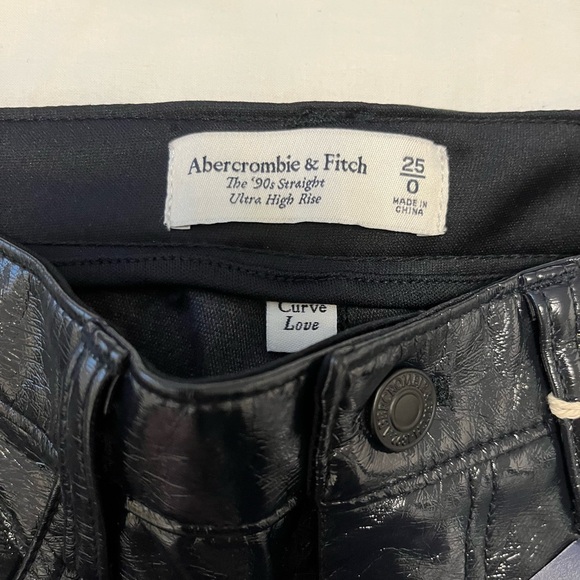 Abercrombie Curve Love ‘The 90s Straight Ultra High Rise’ Vegan Leather Pants - Picture 4 of 5